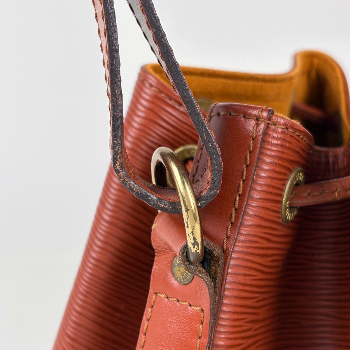 Louis Vuitton Petit Noe Shoulder Drawstring Bag Epi Kenya Brown — view 5