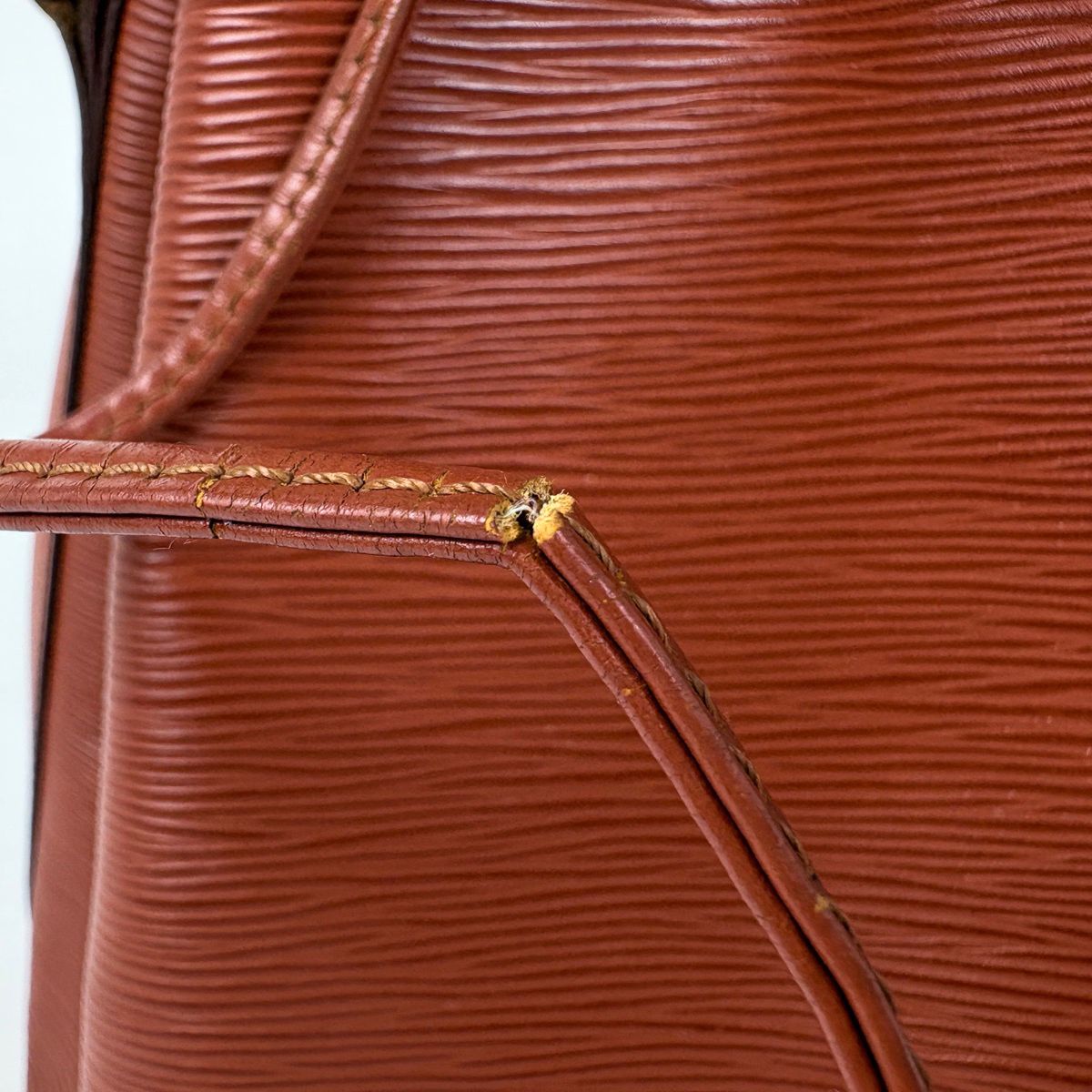 Louis Vuitton Petit Noe Shoulder Drawstring Bag Epi Kenya Brown — view 4