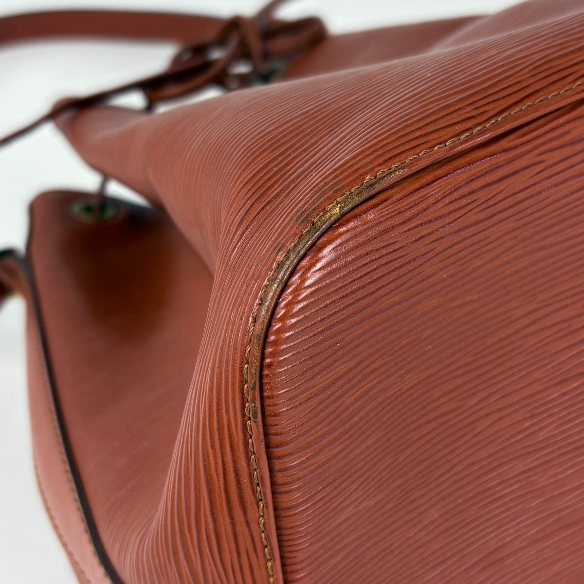 Louis Vuitton Petit Noe Shoulder Drawstring Bag Epi Kenya Brown — view 3