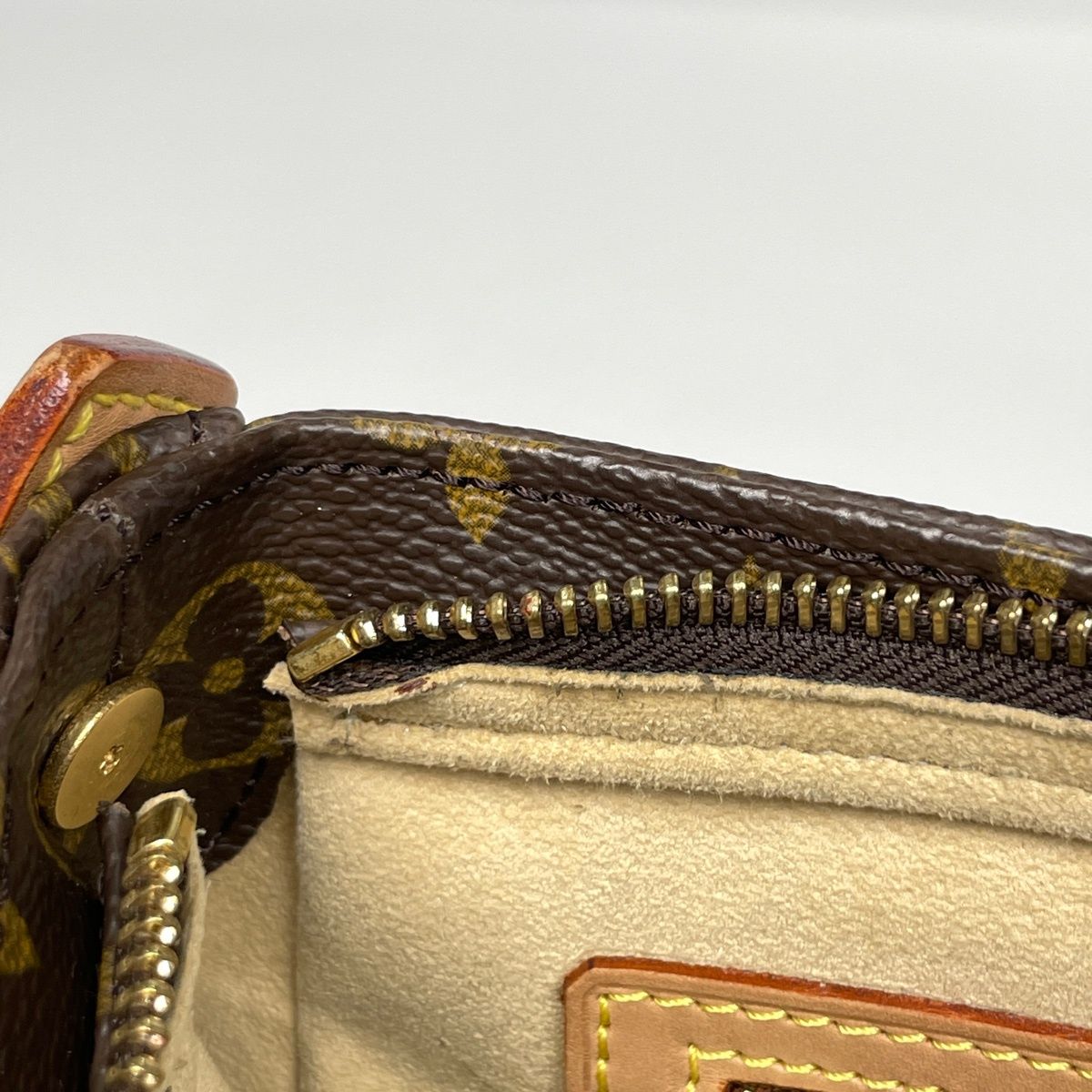 Louis Vuitton Looping MM Shoulder Bag Monogram Brown — view 6