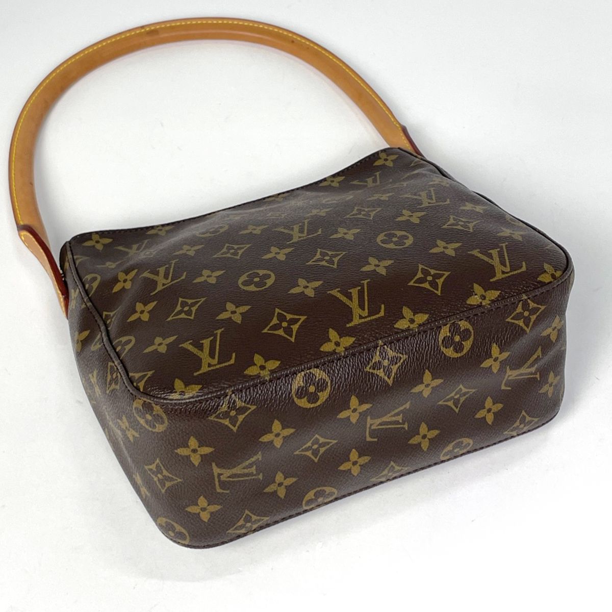 Louis Vuitton Looping MM Shoulder Bag Monogram Brown — view 2