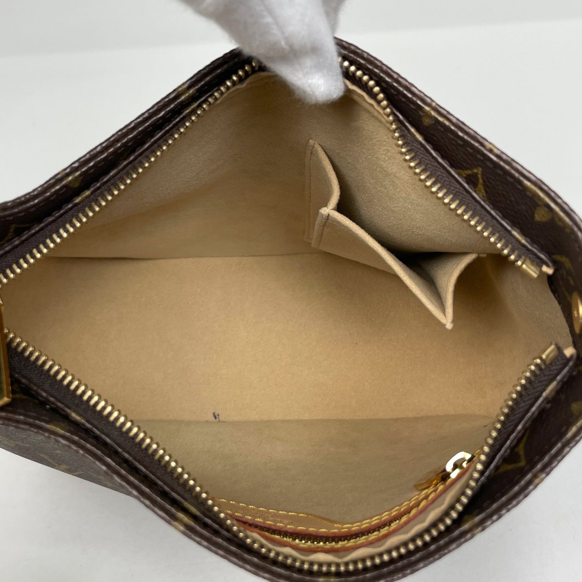 Louis Vuitton Looping MM Shoulder Bag Monogram Brown — view 9