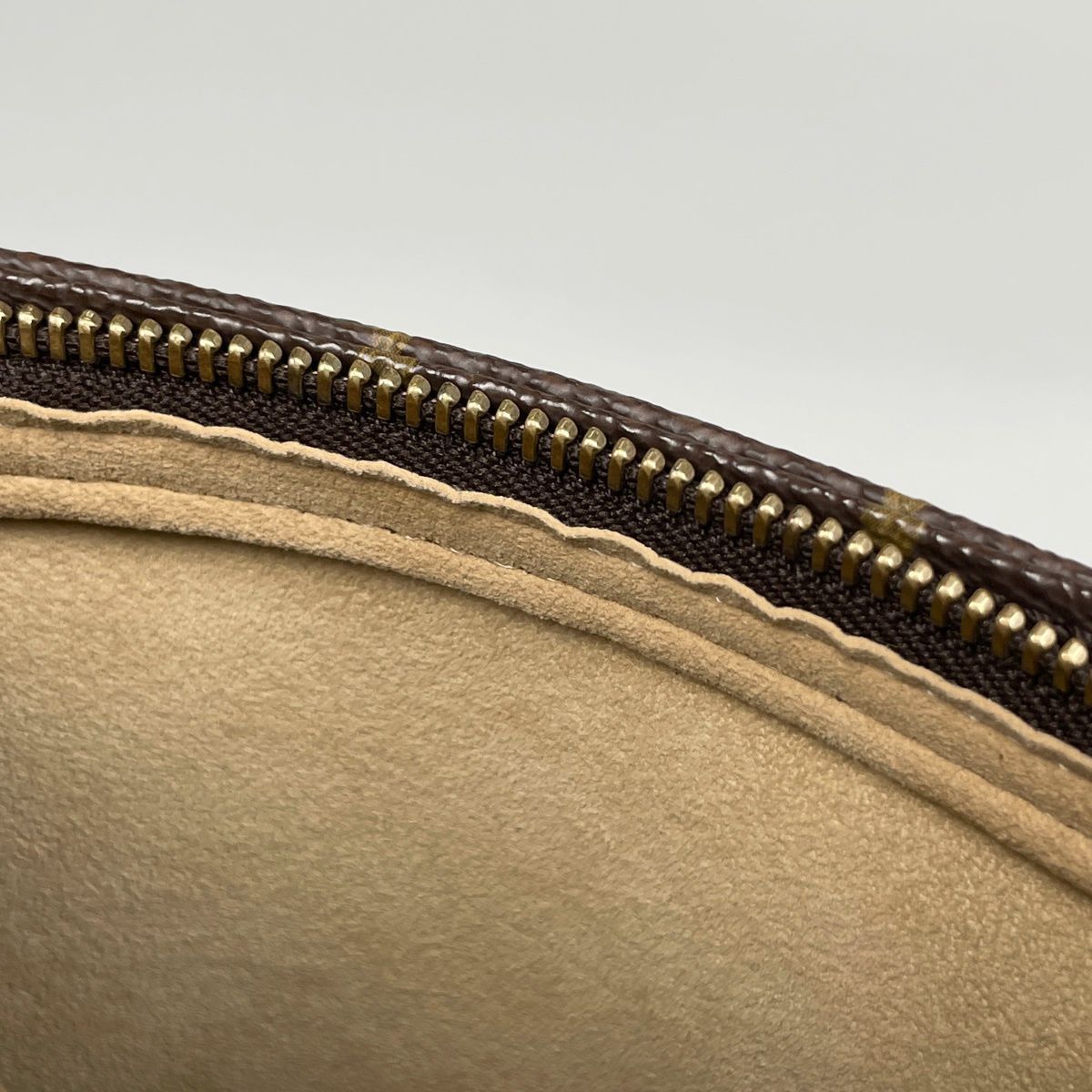 Louis Vuitton Looping MM Shoulder Bag Monogram Brown — view 7