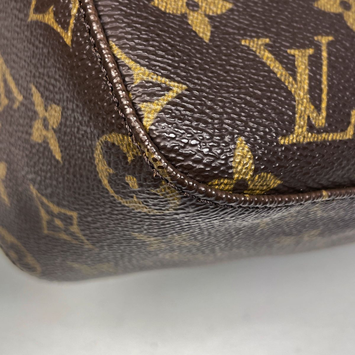 Louis Vuitton Looping MM Shoulder Bag Monogram Brown — view 3