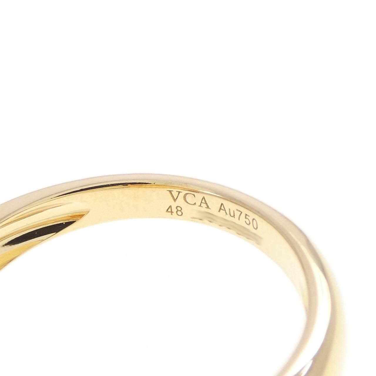 Van Cleef & Arpels Vintage Alhambra Ring — view 4