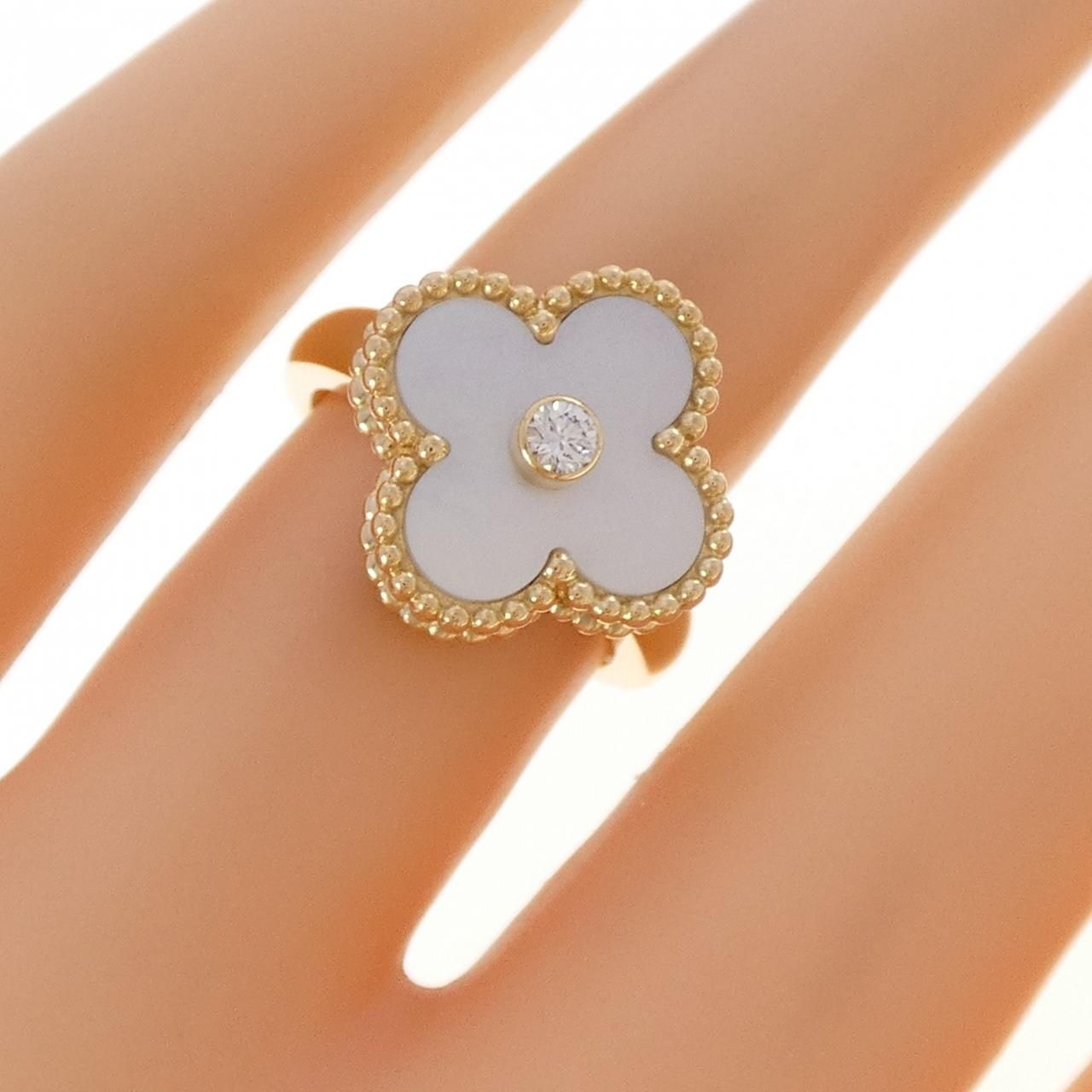 Van Cleef & Arpels Vintage Alhambra Ring — view 5
