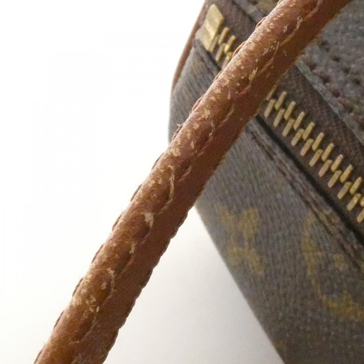 Louis Vuitton Monogram Papillon 26 cm — view 7