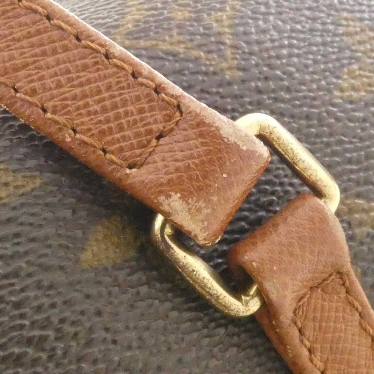 Louis Vuitton Monogram Papillon 26 cm — view 5