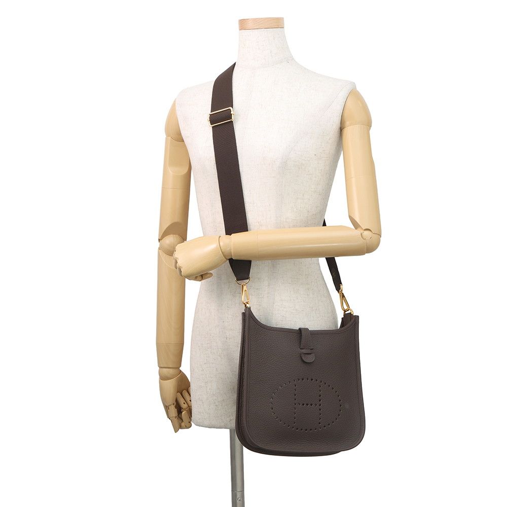 Hermes Shoulder Bag Evelyne 3 23 Gold Taurillon Clemence — view 4