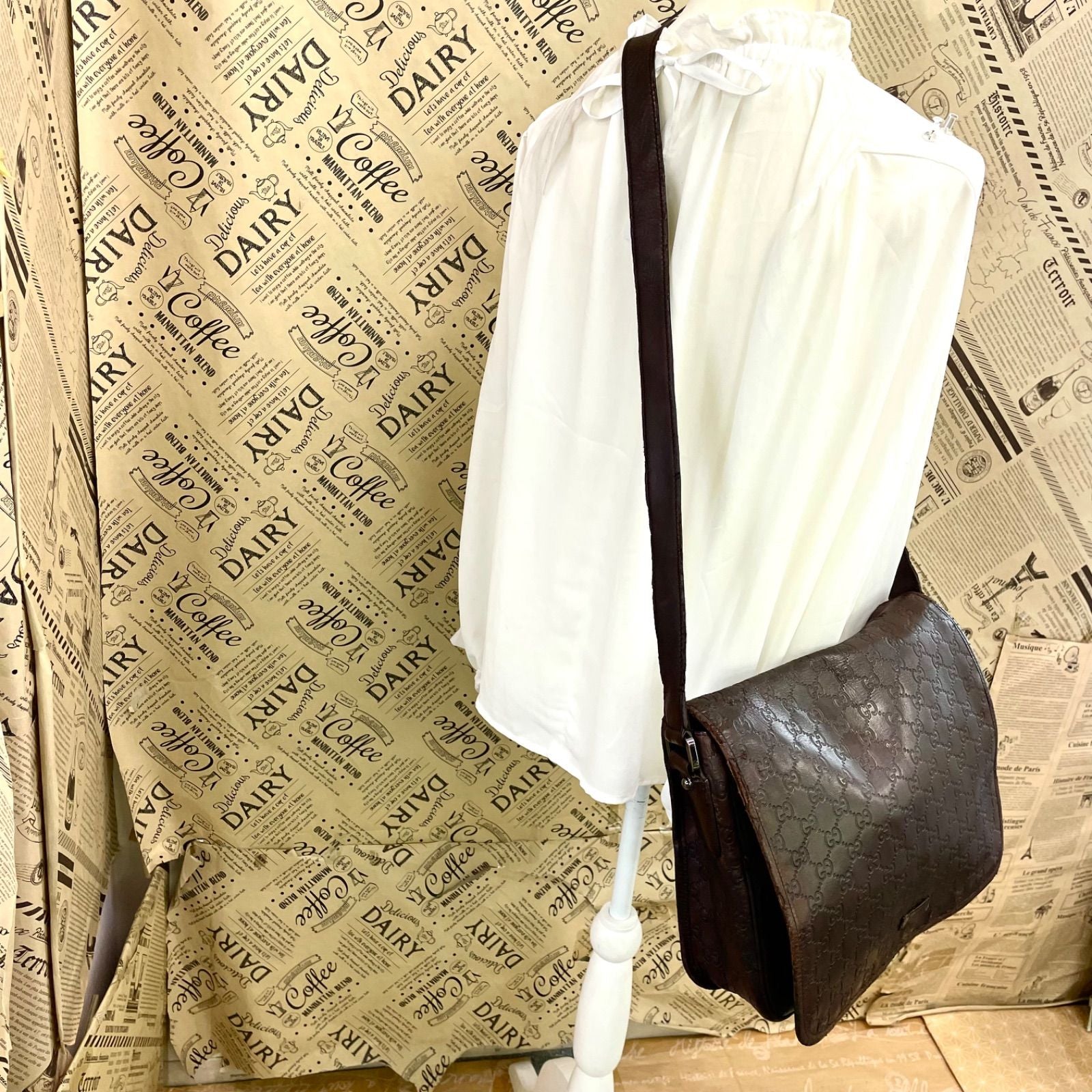 Gucci Messenger Shoulder Bag Guccissima Leather — view 3