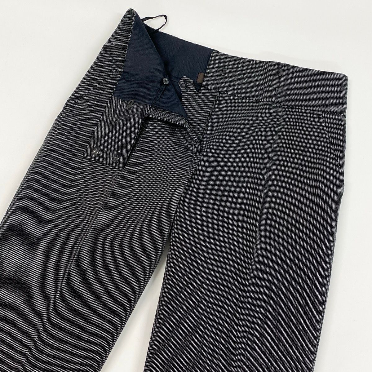 Louis Vuitton High Waist Tapered Pants Pleated 100% Virgin Wool 38 — view 3