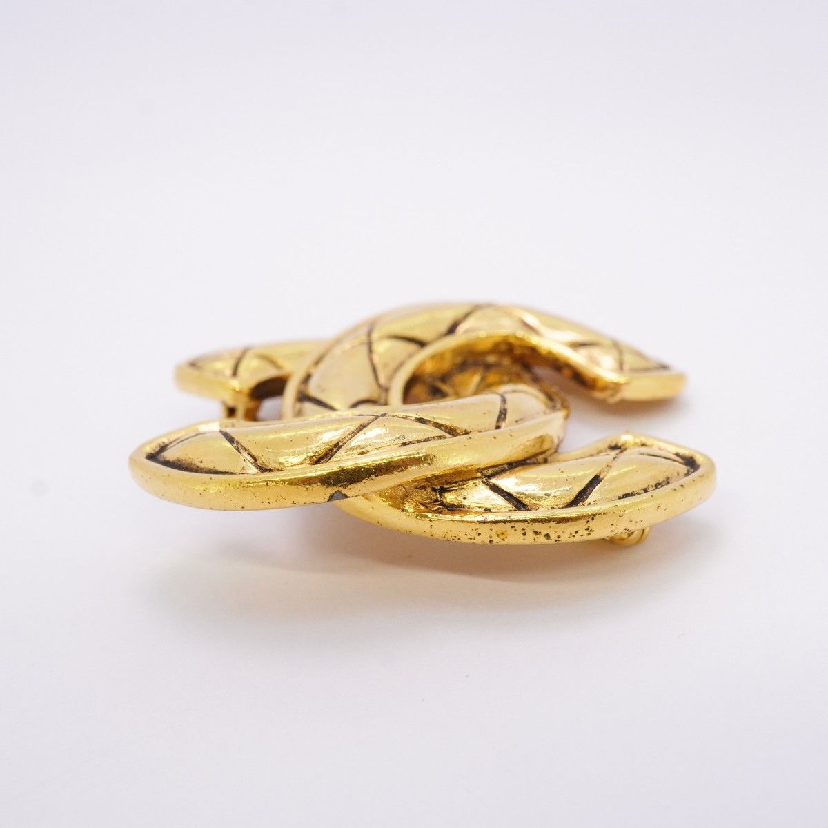 Chanel Brooch CC Logo Quilted Gold Plated — view 3