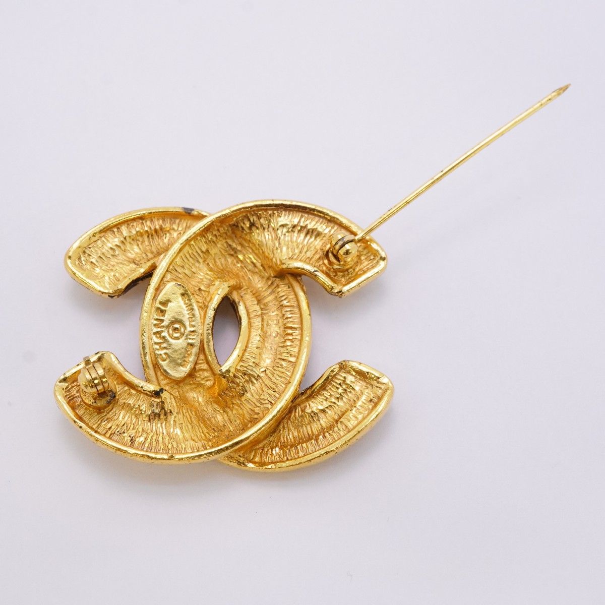 Chanel Brooch CC Logo Quilted Gold Plated — view 6