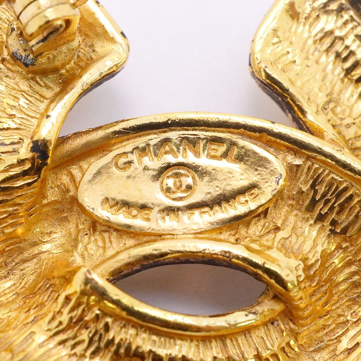 Chanel Brooch CC Logo Quilted Gold Plated — view 4