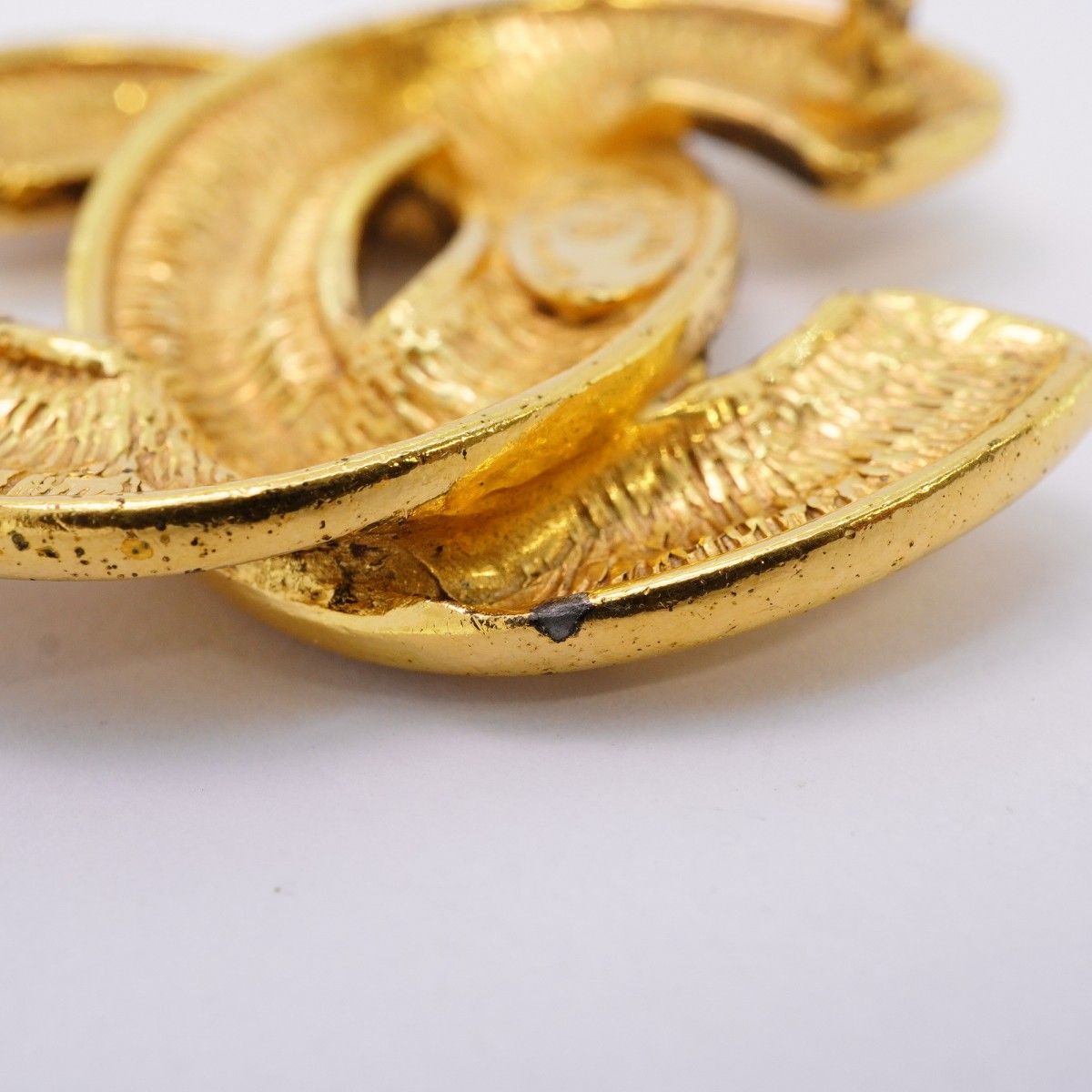 Chanel Brooch CC Logo Quilted Gold Plated — view 7