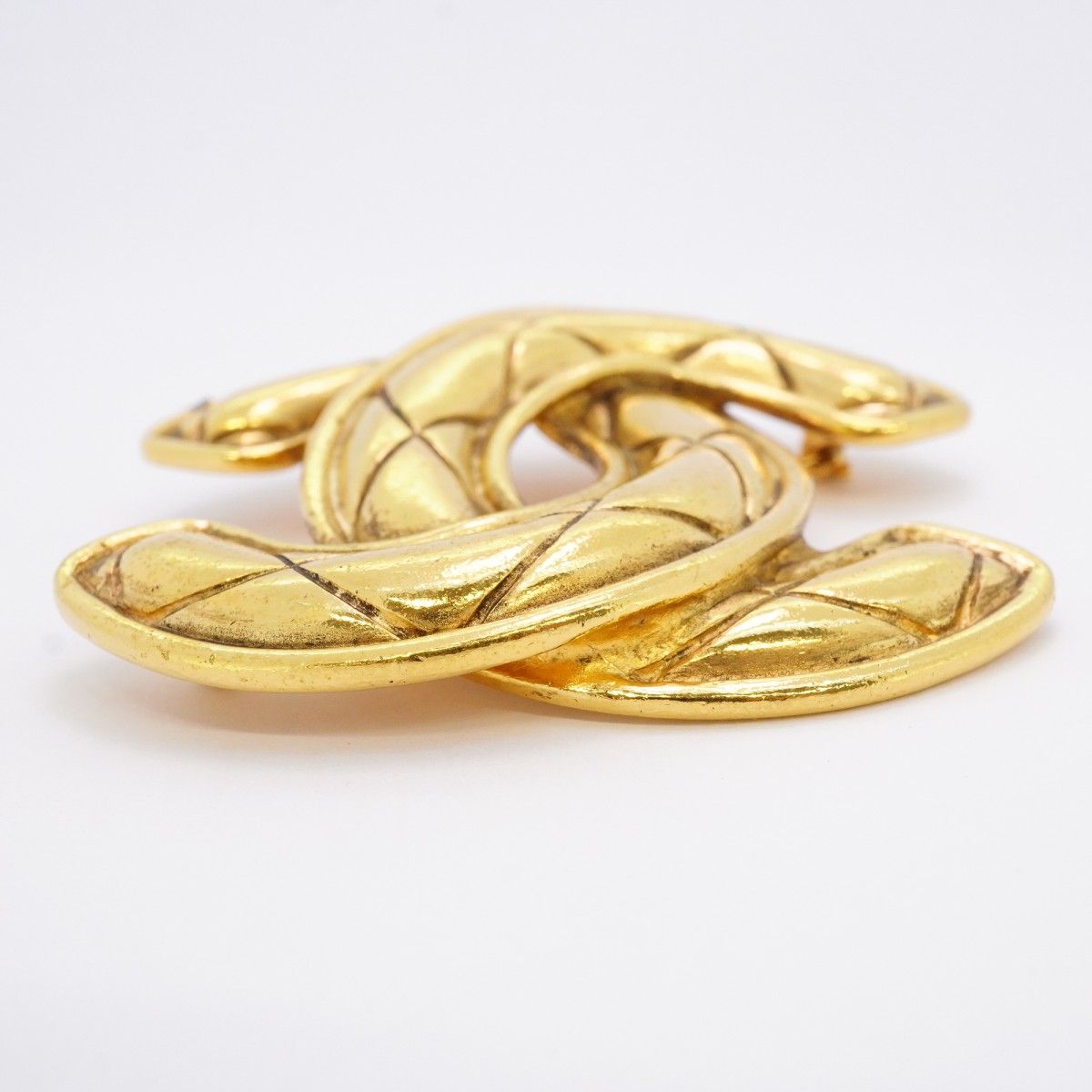 Chanel Brooch CC Logo Quilted Gold Plated — view 3