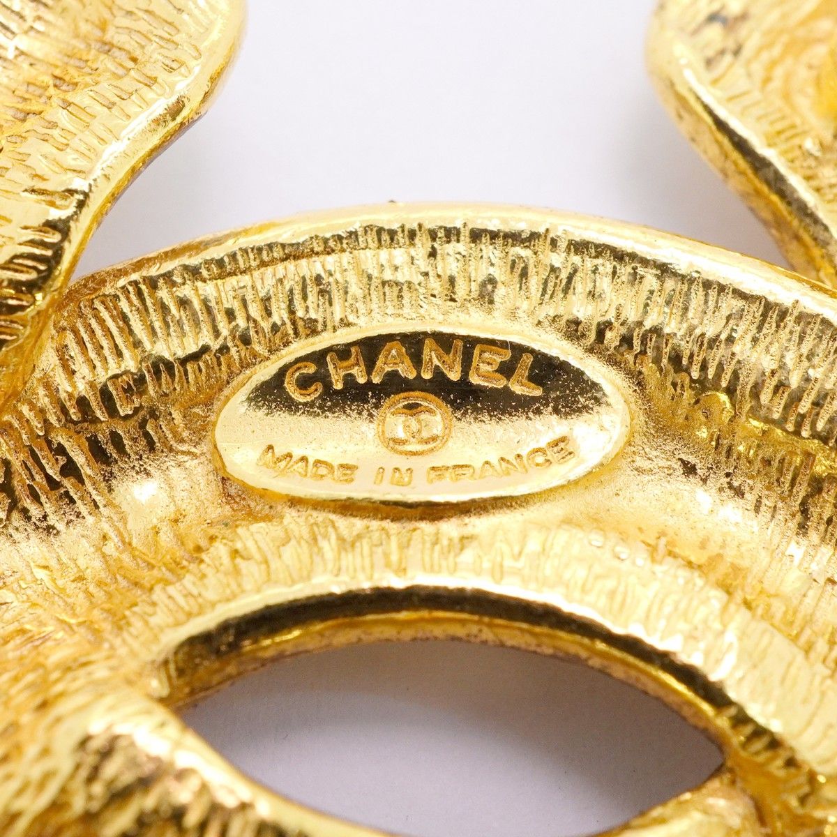 Chanel Brooch CC Logo Quilted Gold Plated — view 4