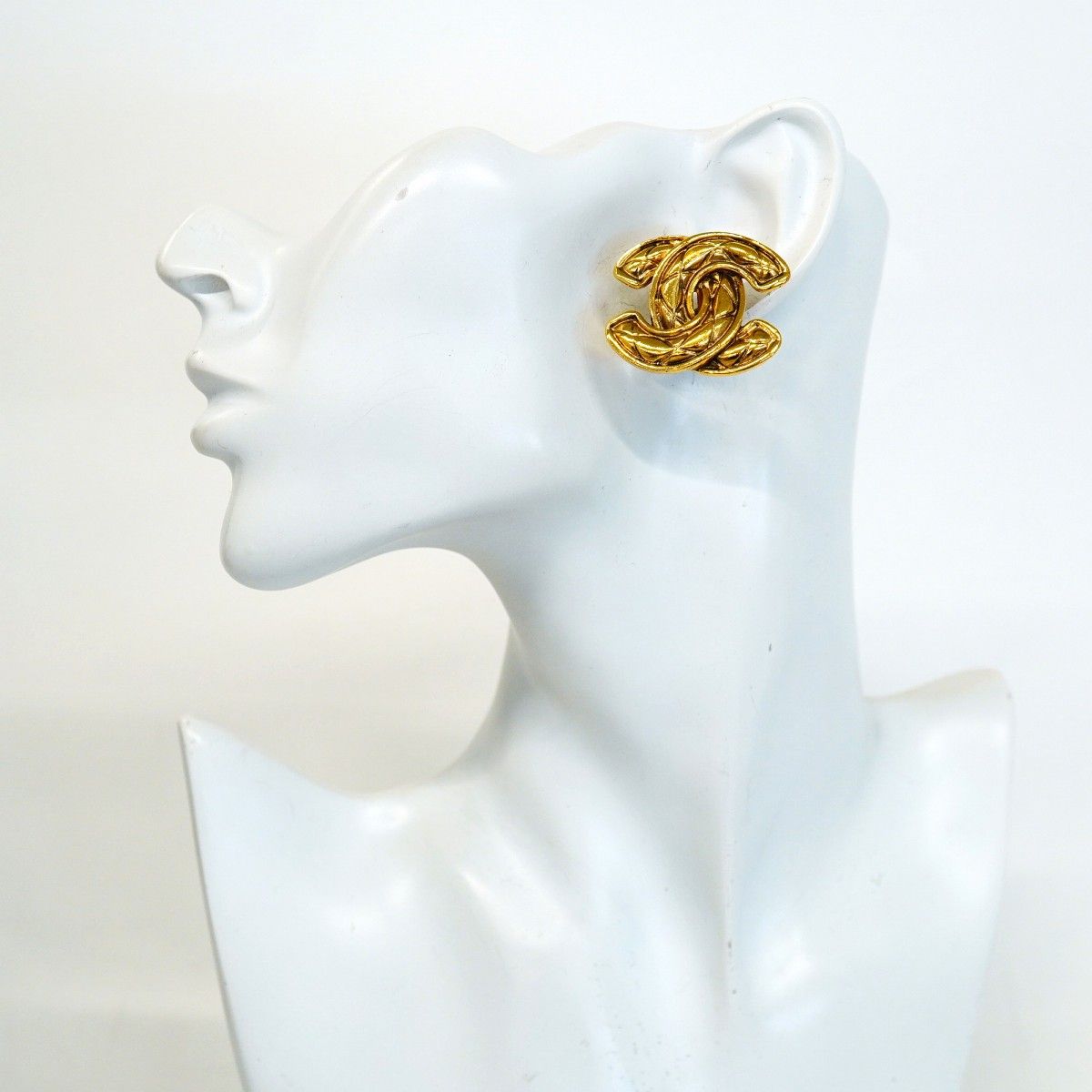 Chanel Earrings Vintage CC Logo Quilted Gold Plated — view 5