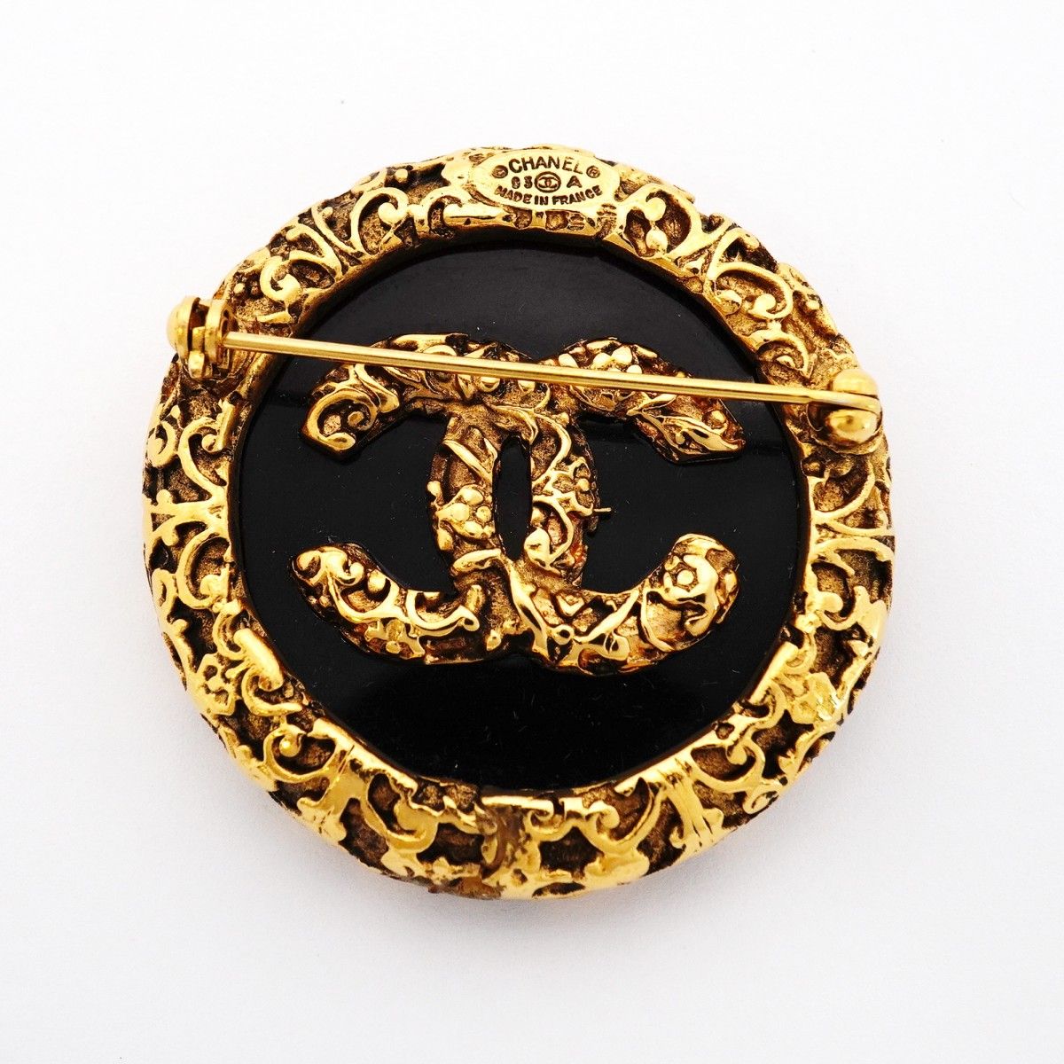 Chanel Brooch Vintage CC Logo Round — view 5