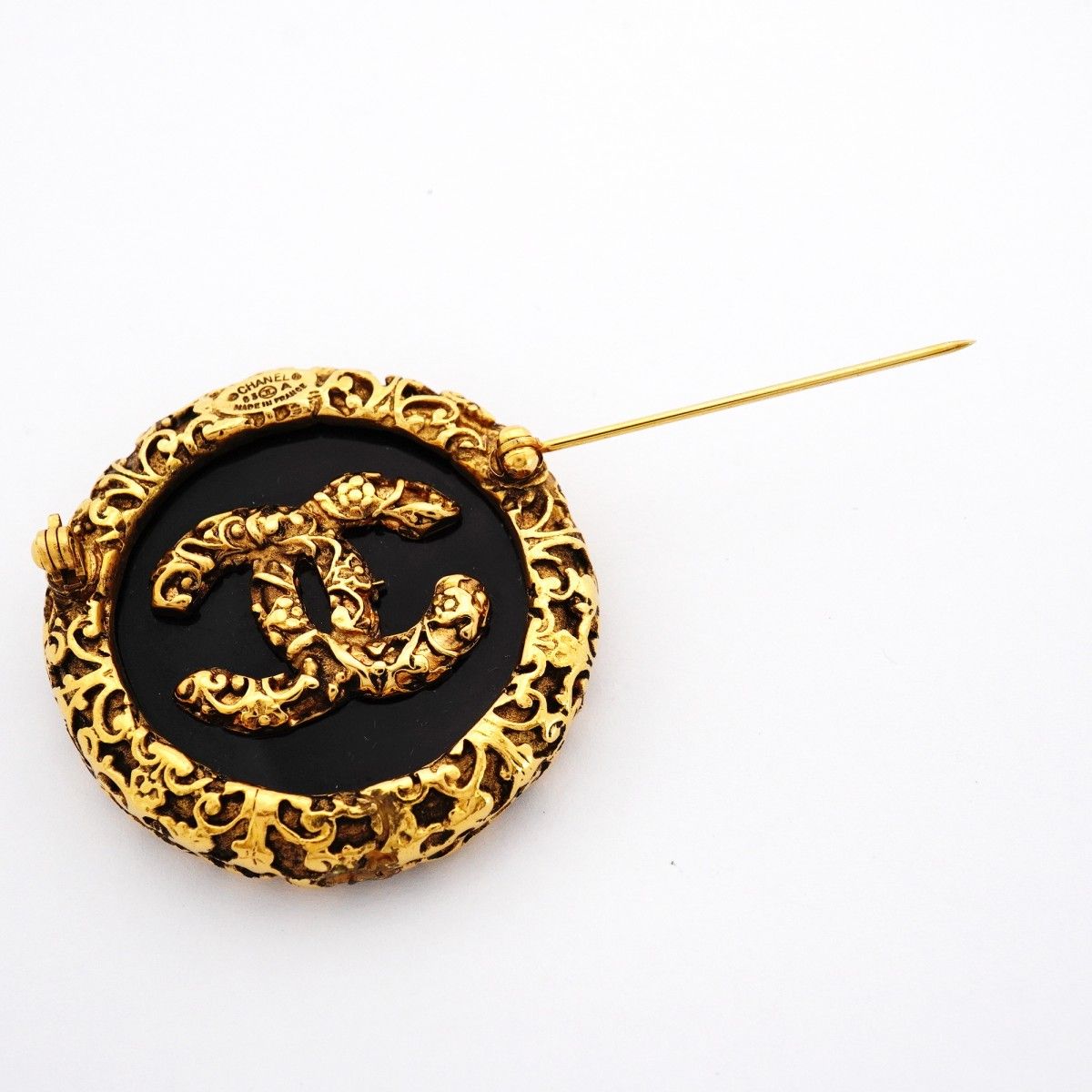 Chanel Brooch Vintage CC Logo Round — view 6