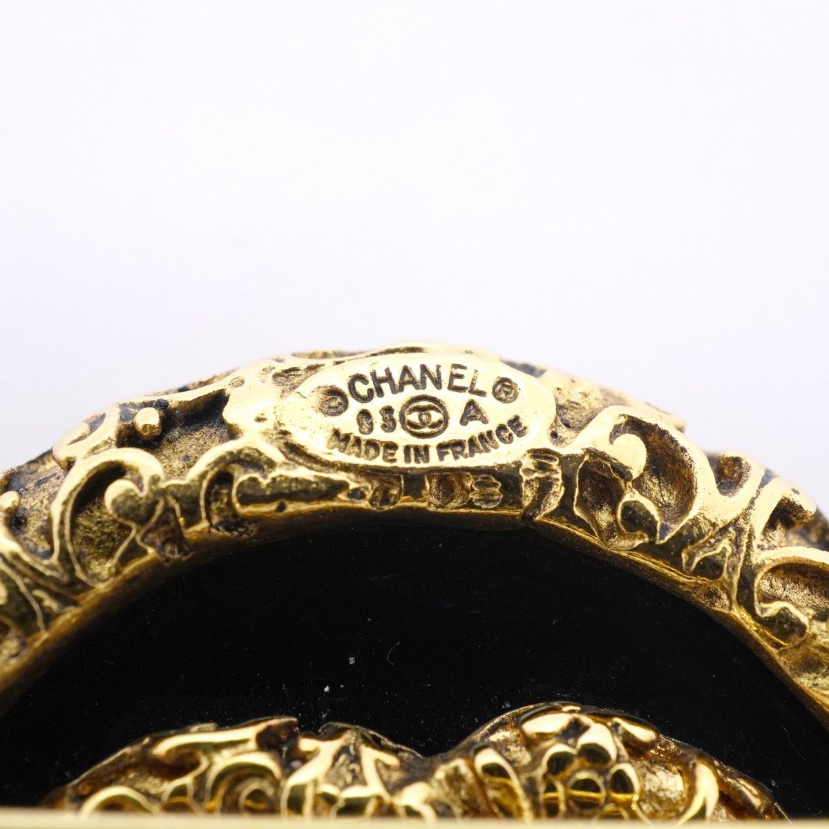 Chanel Brooch Vintage CC Logo Round — view 4