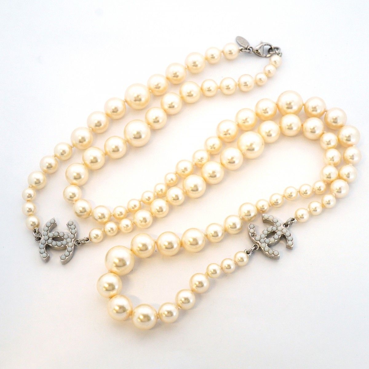 Chanel Necklace CC Logo Metal Faux Pearl Silver — view 3
