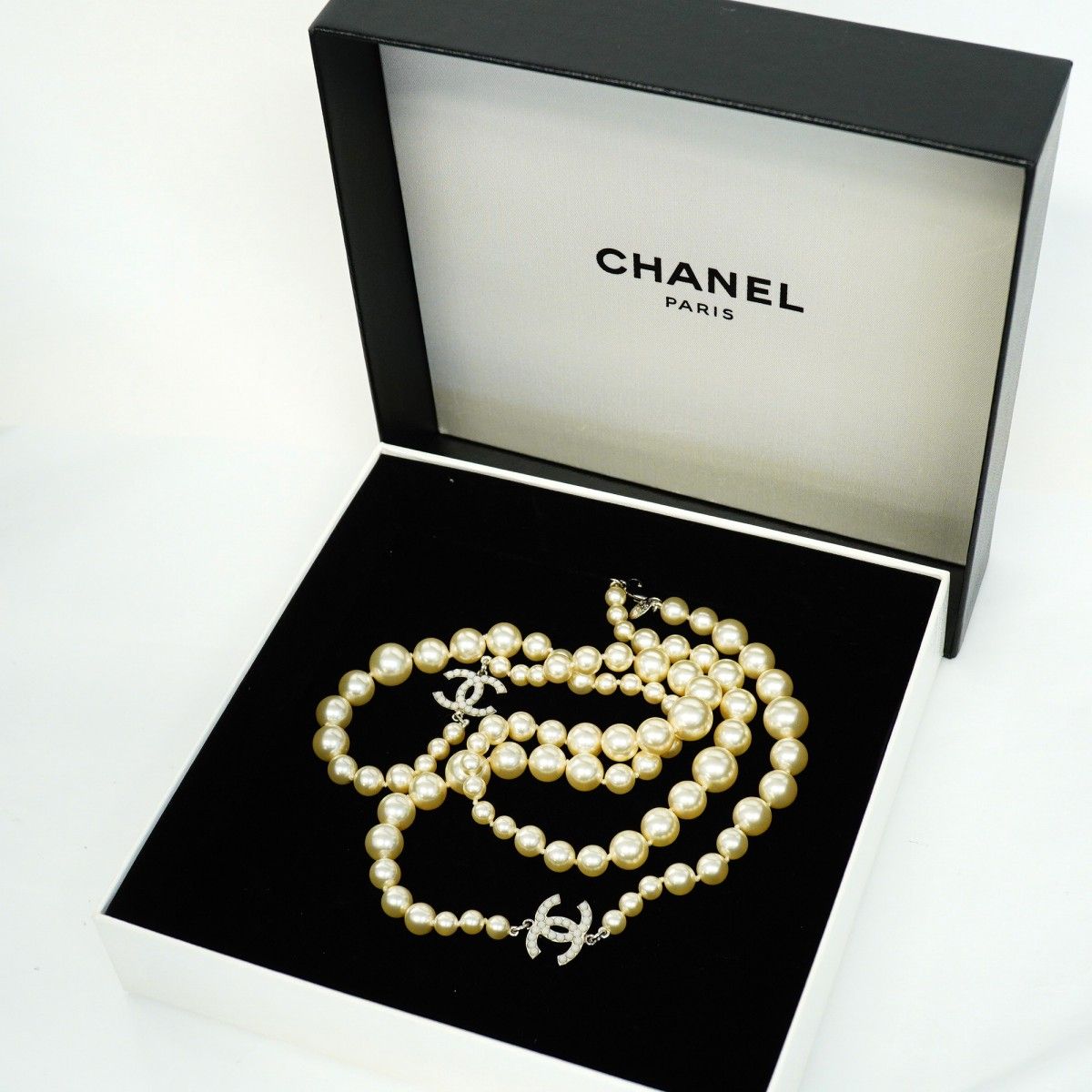 Chanel Necklace CC Logo Metal Faux Pearl Silver — view 6