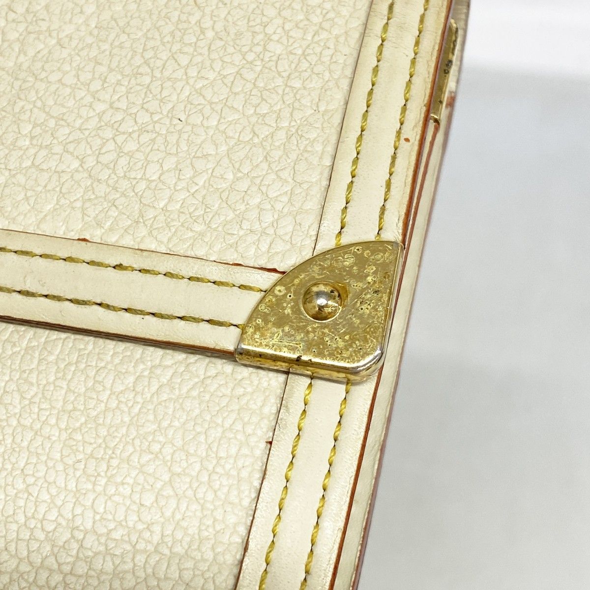 Louis Vuitton Trifold Wallet Suhali Porte Tresor International Blanc — view 8