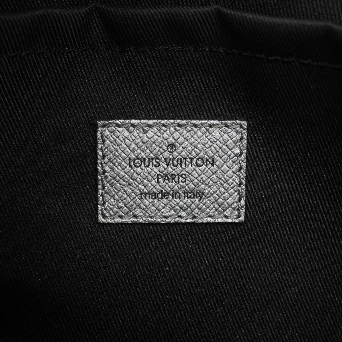 Louis Vuitton Shoulder Bag Taigarama Outdoor Messenger Silver — view 5