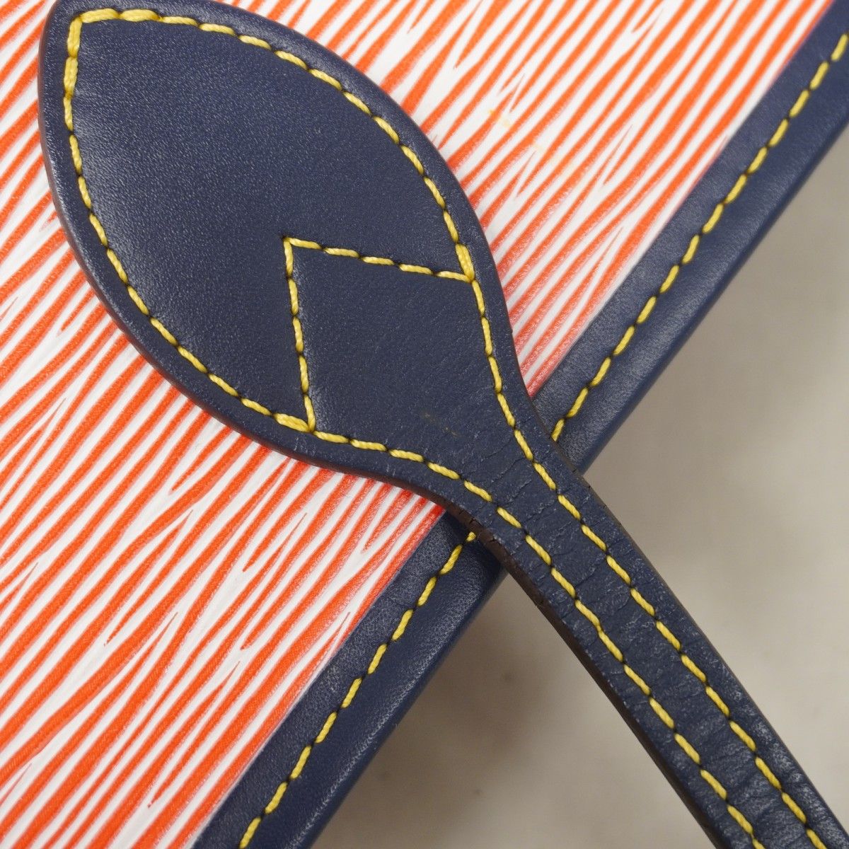 Louis Vuitton Tote Epi Denim Neverfull MM Navy Rouge — view 9