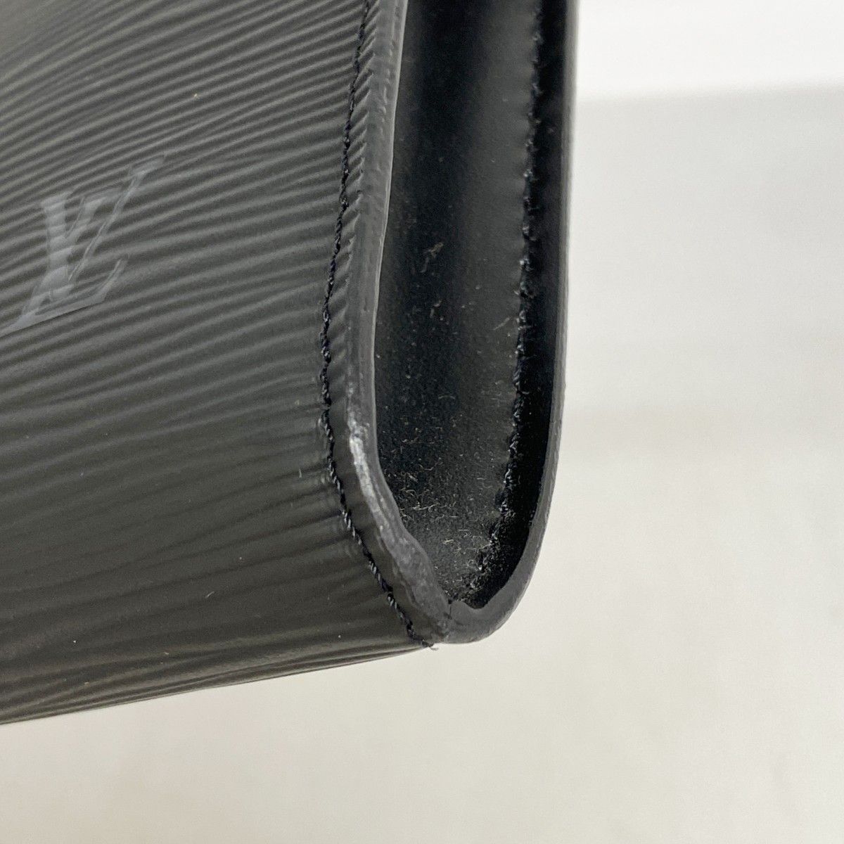 Louis Vuitton Pouch Epi Pochette Noir — view 7