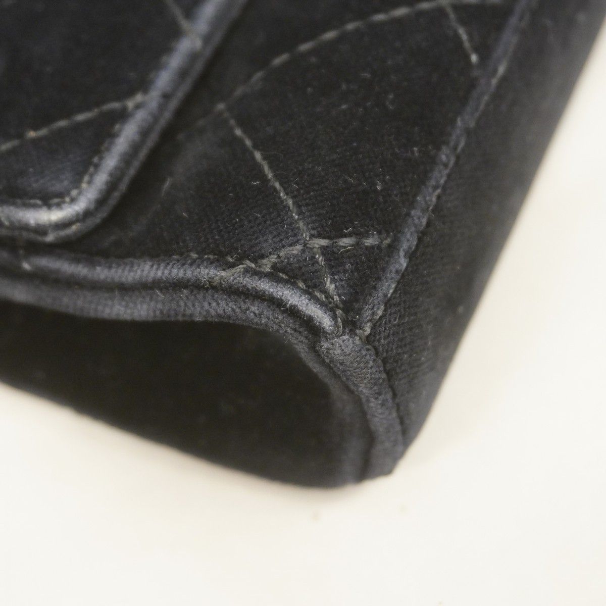 Chanel Handbag Quilted Velour Black Gold — view 7