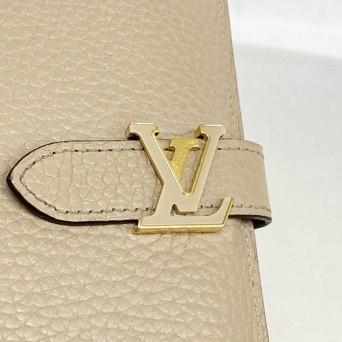 Louis Vuitton Wallet Taurillon LV Vertical Galle — view 6