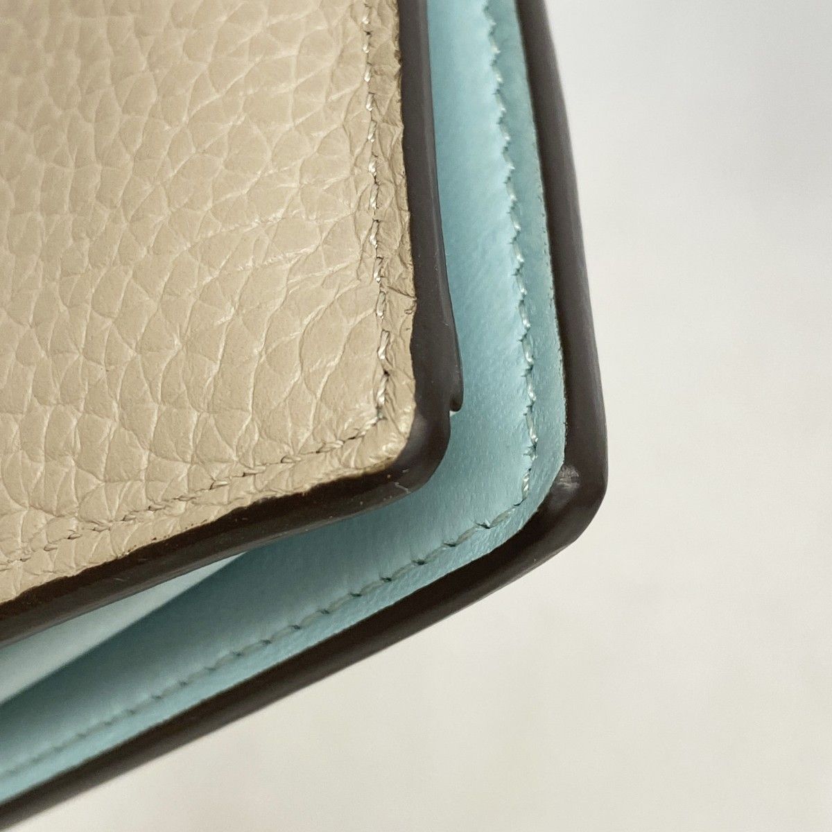 Louis Vuitton Wallet Taurillon LV Vertical Galle — view 5