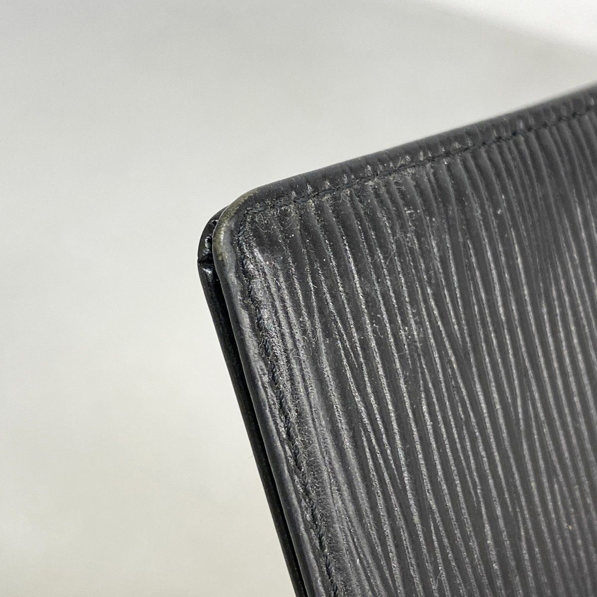 Louis Vuitton Card Case Epi Porte 2 Cult Vertical Noir — view 6