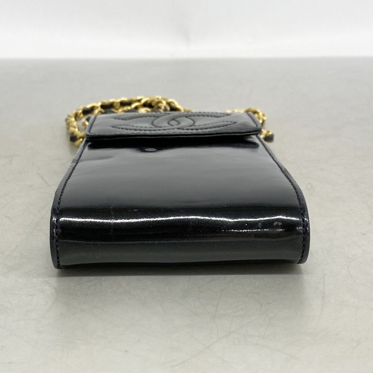 Chanel Shoulder Bag Patent Leather Black Gold — view 3