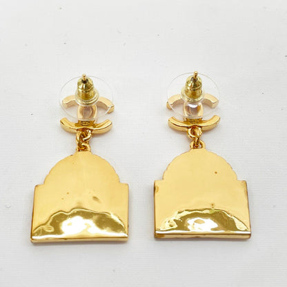 Chanel Earrings CC Logo Rue Canbon Gold — view 2