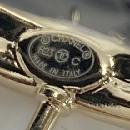 Chanel CC Logo Quilted Hoop Brooch Gold Black — view 5