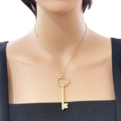 Tiffany & Co Oval Key Pendant 18k Gold — view 2
