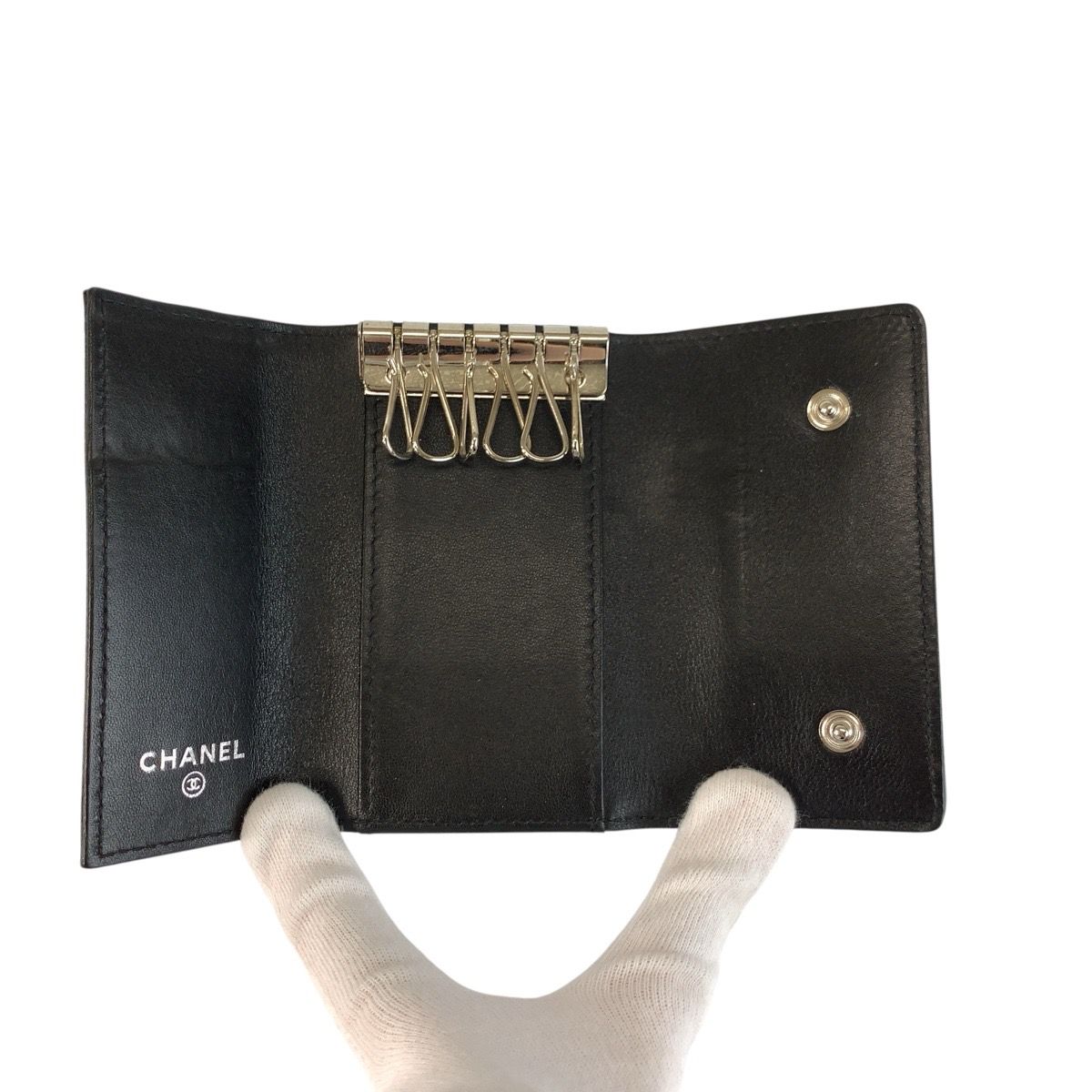 Chanel CC Logo Black Silver Leather Key Case 6 Rows Key Holder — view 4