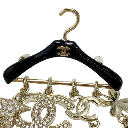 Chanel CC Logo Hanger Motif Metal Resin Brooch Gold Black — view 3