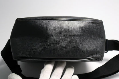 Louis Vuitton Taiga Leather Shoulder — view 3