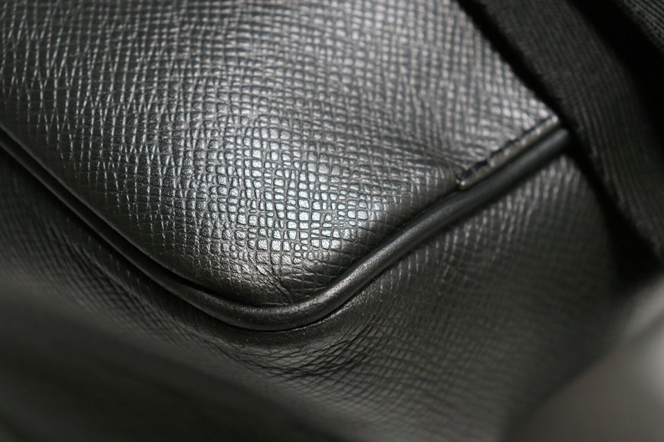 Louis Vuitton Taiga Leather Shoulder — view 6