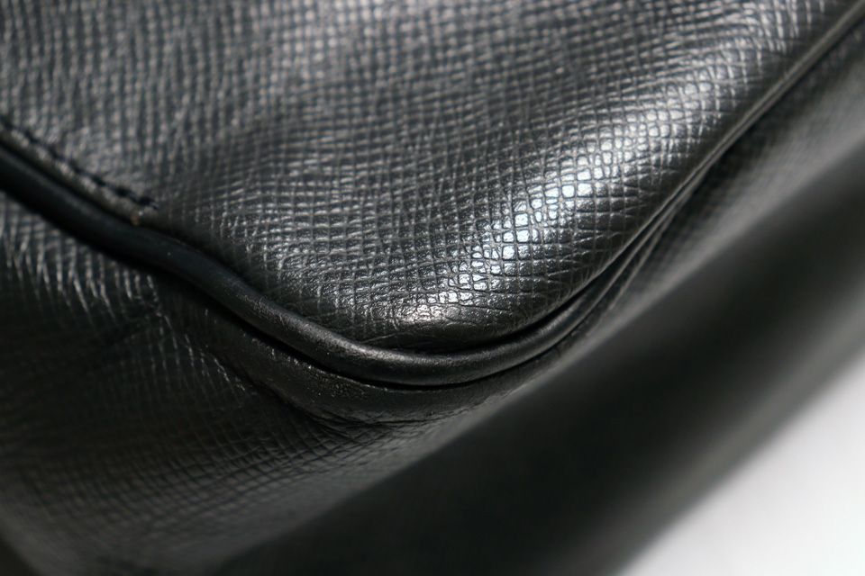 Louis Vuitton Taiga Leather Shoulder — view 7
