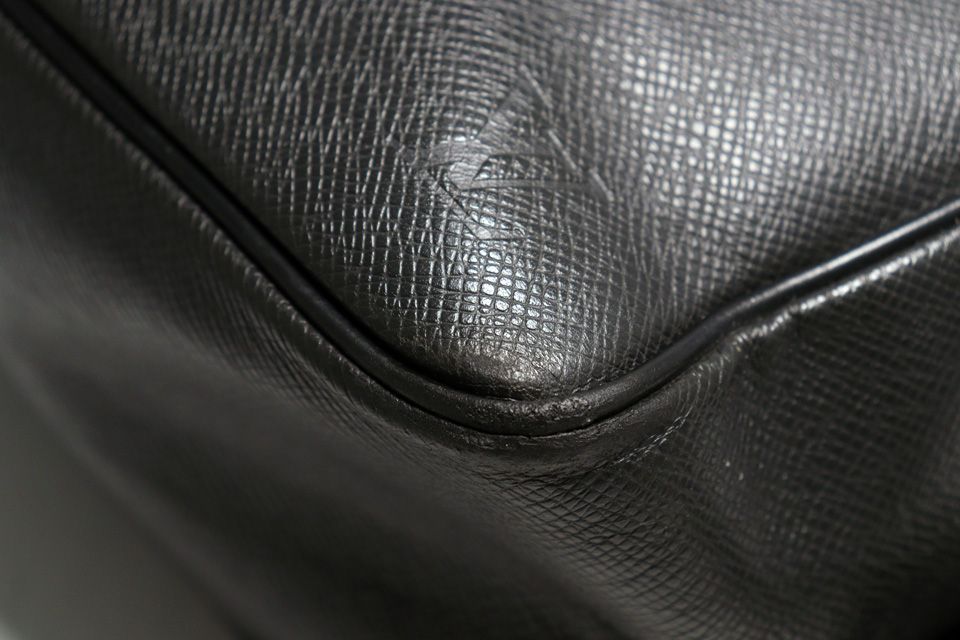 Louis Vuitton Taiga Leather Shoulder — view 4