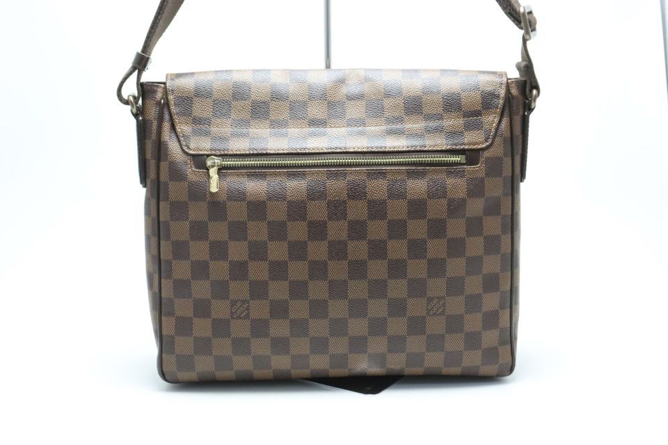 Louis Vuitton Damier District MM Leather Shoulder — view 2