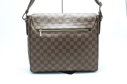 Louis Vuitton Damier District MM Leather Shoulder — view 2