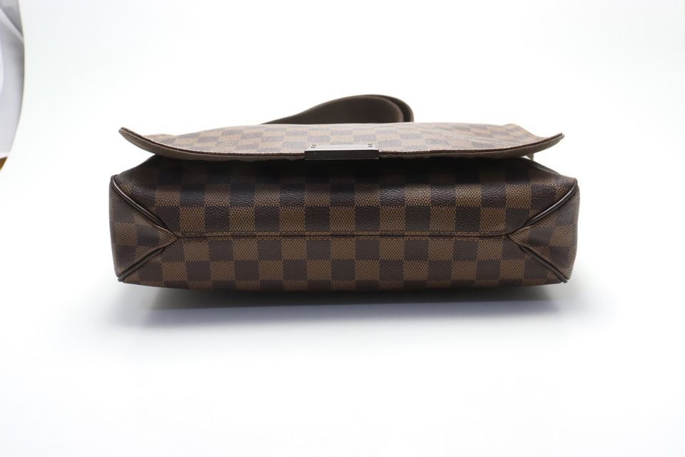 Louis Vuitton Damier District MM Leather Shoulder — view 3