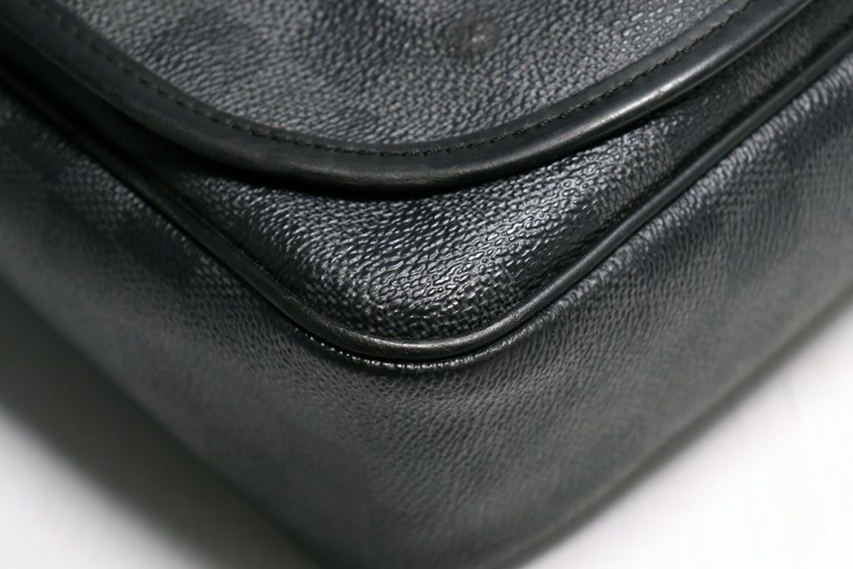 Louis Vuitton Damier Graphite Daniel MM Leather Shoulder — view 5