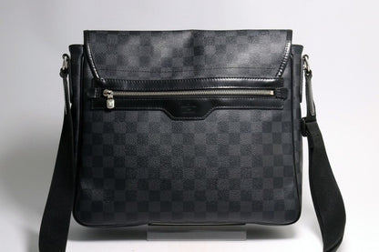 Louis Vuitton Damier Graphite Daniel MM Leather Shoulder — view 2